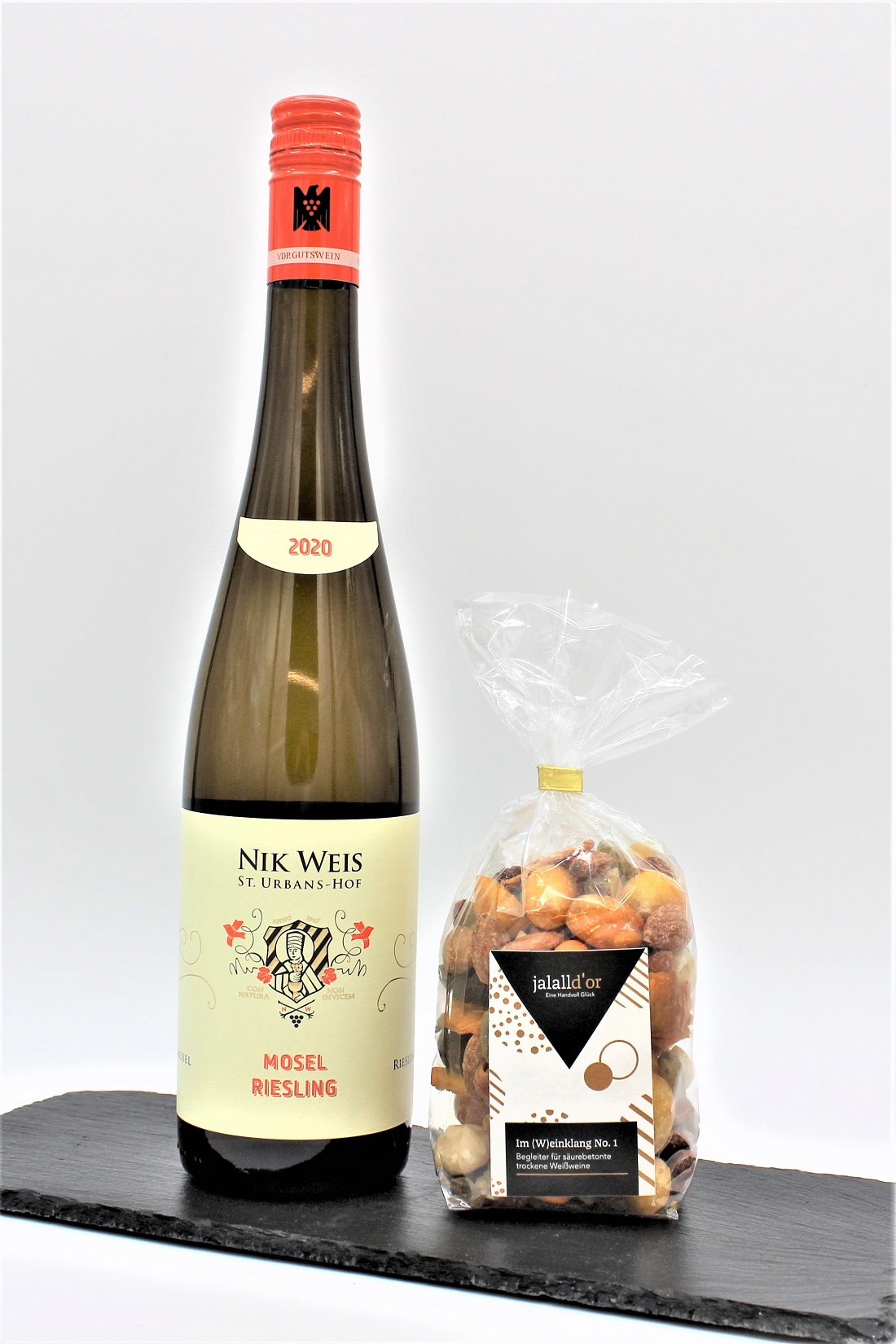 Geschenk mit Weißwein und Nussmischung 