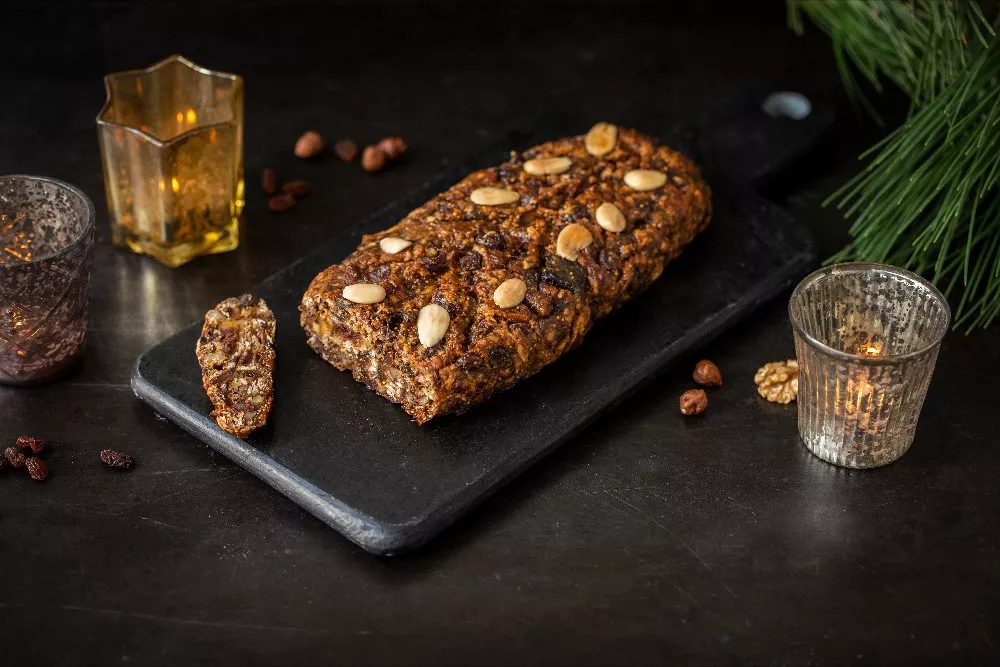 Früchtebrot mit Trockenobst und Nüsse