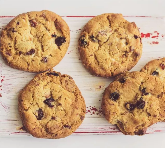 GUTE LAUNE mit Macadamia-Cranberry-Cookies