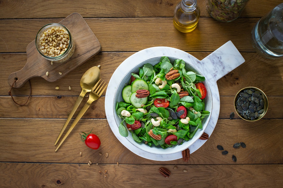 Frischer Salat mit Kürbiskernen, Pekannüssen und Cashewkernen | Jalall D&amp;#39;or