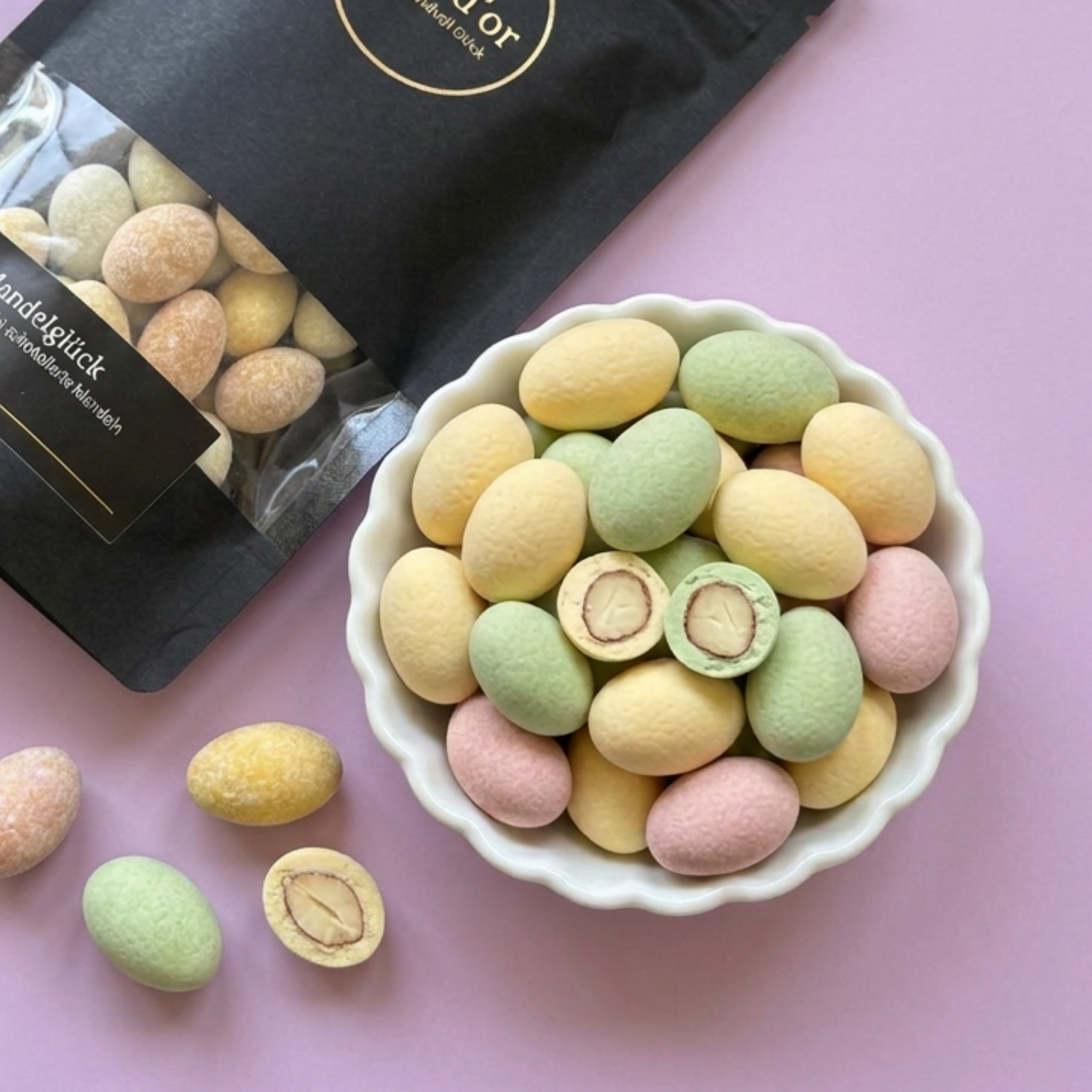 Mandelglueck-Mandeln in dreierlei Schokokolade in schwarzer Verpackung