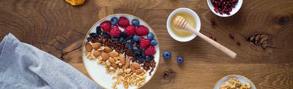 Food-Trend Bowls - Knackiges Granola aus dem Ofen