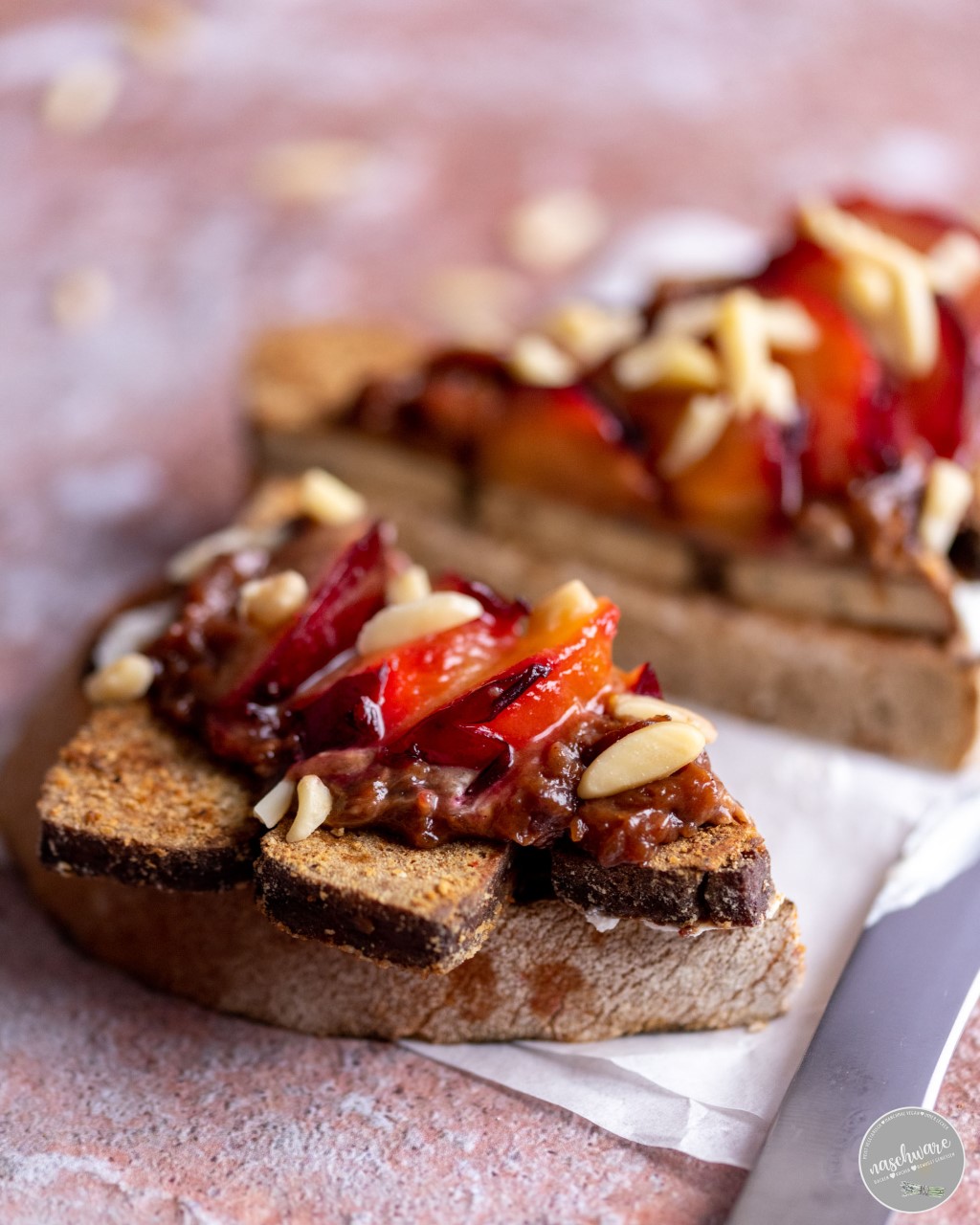 belegtes-brot-mit-tofu-und-pflaumenmus