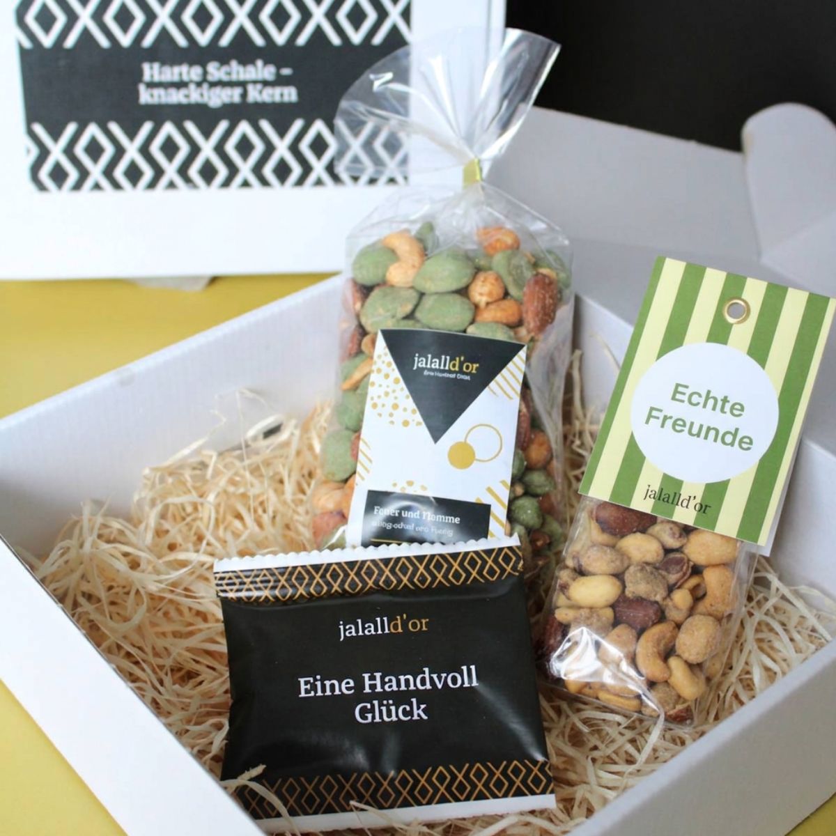 Geschenkbox - "Harte Schale - knackiger Kern"