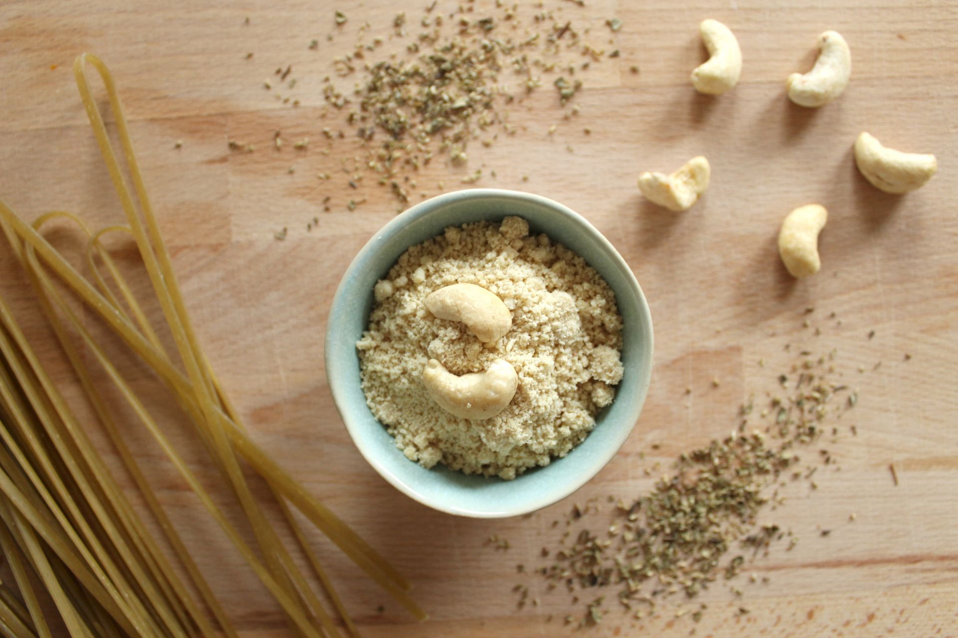 Cashew Parmesan » veganes Rezept | Jalall D’or